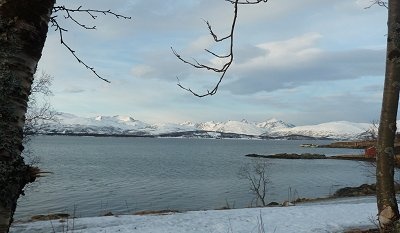 Pohled z jižního pobřeží ostrova Tromsøya, kde leží také město Tromsø. Foto pro Slasti.cz: Petr Mandík