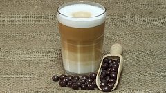 V latte macchiato hraje zásadní roli mléko. Foto: CrossCafe