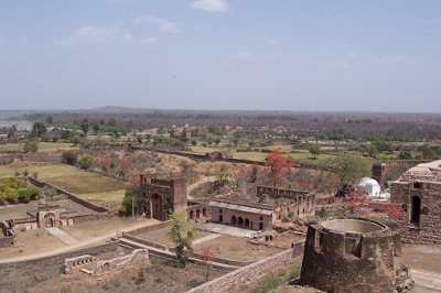 Orchha, jedno z nejmalebnějších míst v Indii. Tuk-tukář tu na nás byl ochotný počkat celý den.